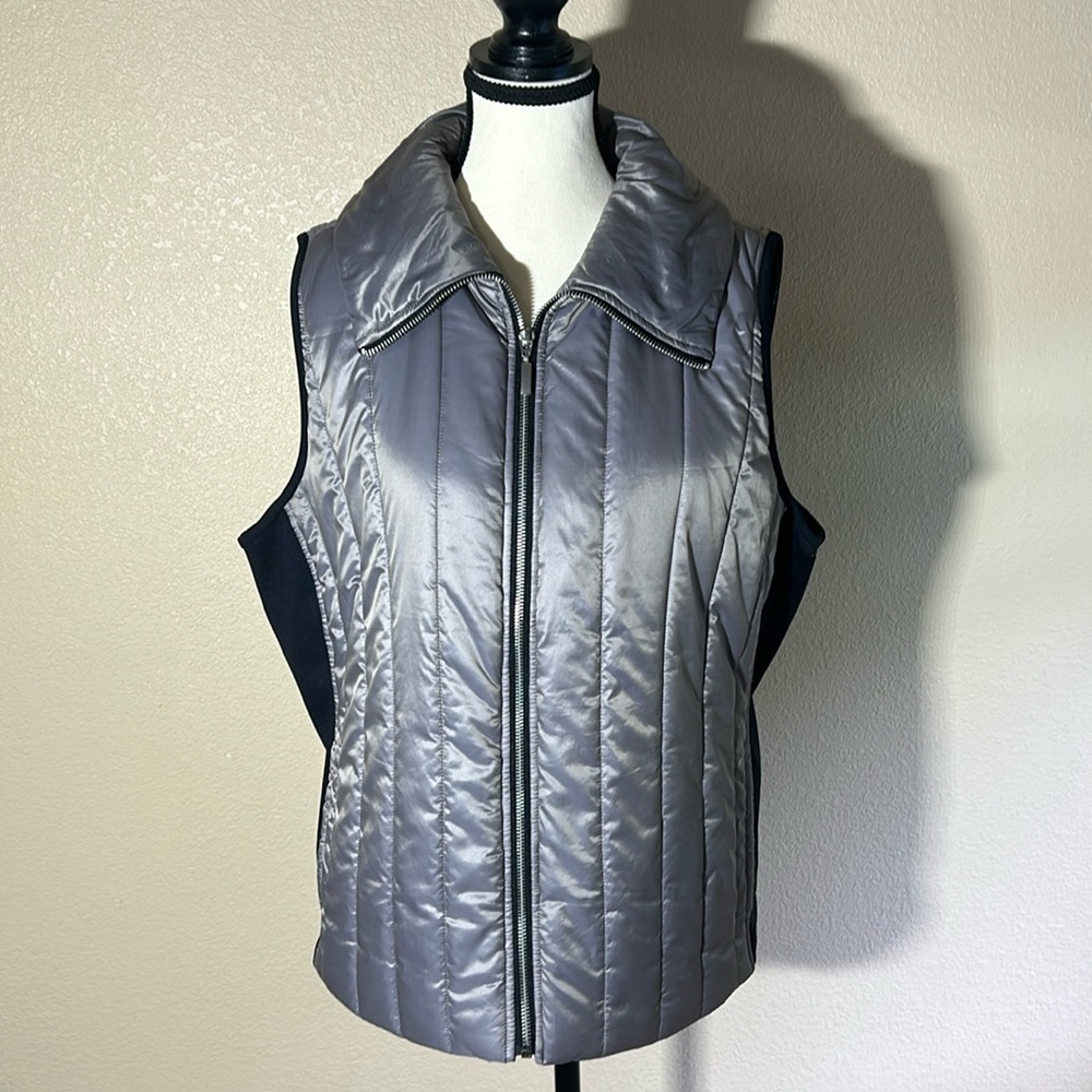 Chico's Zenergy Women's Silver/Gray Puffer Vest Size 2 (Large)